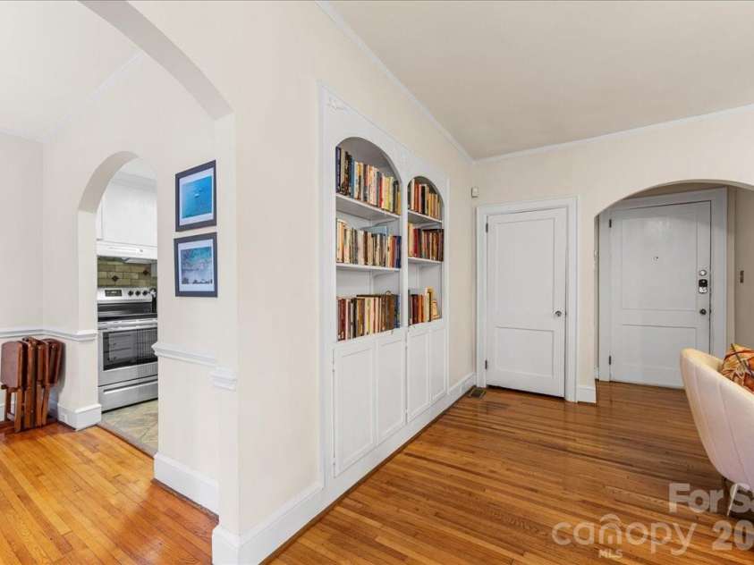 2300 Roswell Avenue, Charlotte, NC 28207.  MLS# CAR4416095, YatesRealty ID 46833. 