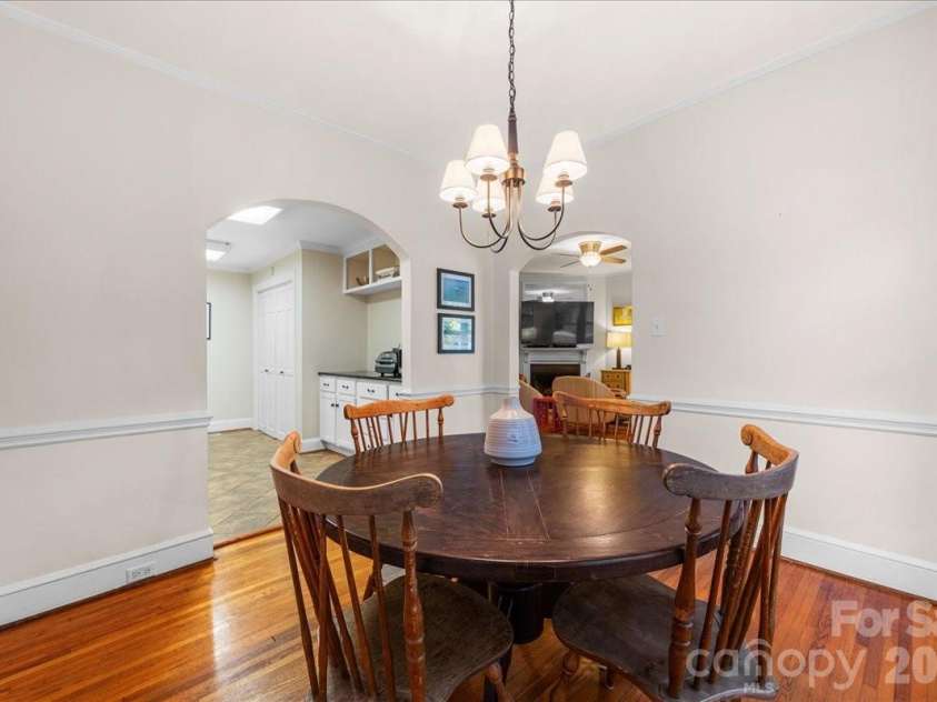 2300 Roswell Avenue, Charlotte, NC 28207.  MLS# CAR4416095, YatesRealty ID 46833. 