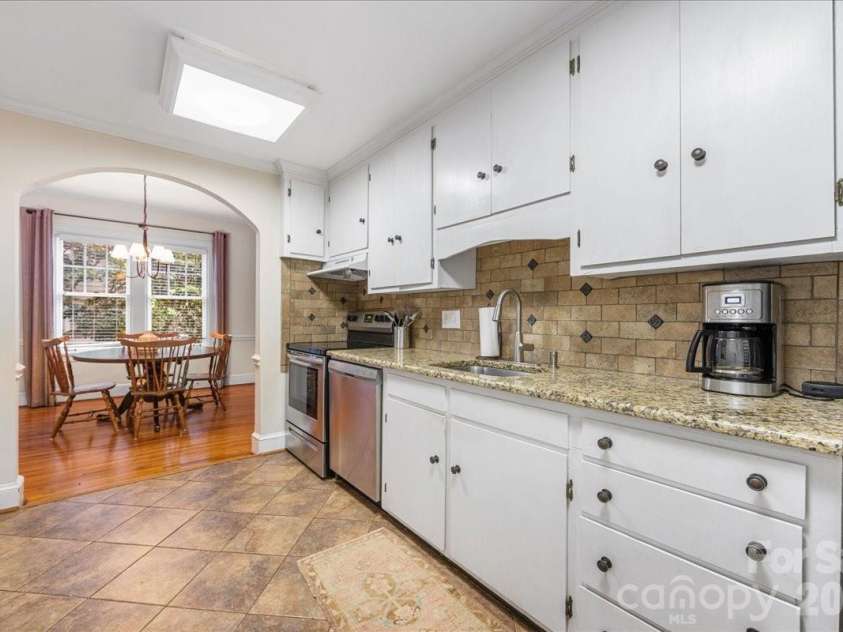 2300 Roswell Avenue, Charlotte, NC 28207.  MLS# CAR4416095, YatesRealty ID 46833. 