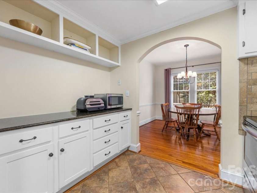 2300 Roswell Avenue, Charlotte, NC 28207.  MLS# CAR4416095, YatesRealty ID 46833. 