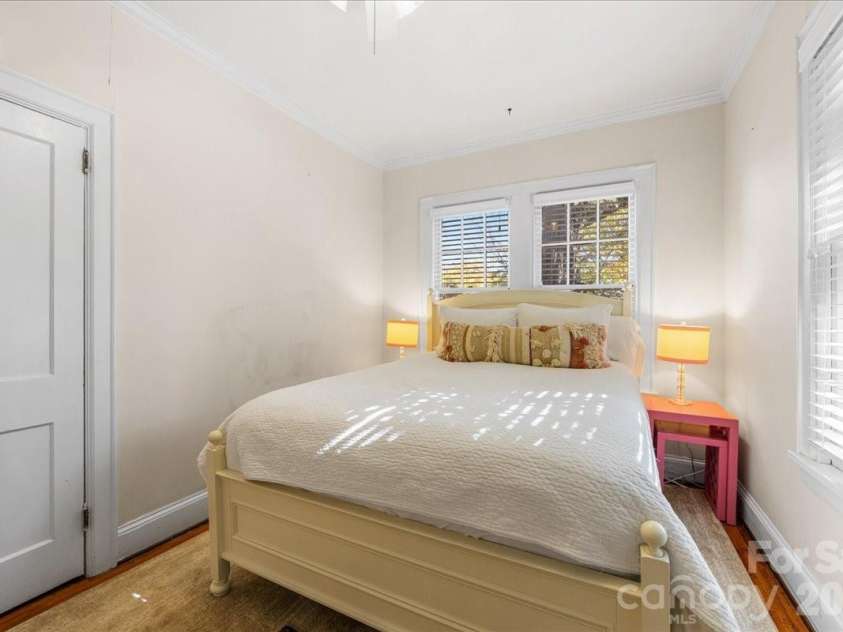 2300 Roswell Avenue, Charlotte, NC 28207.  MLS# CAR4416095, YatesRealty ID 46833. 