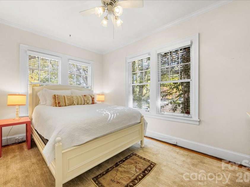 2300 Roswell Avenue, Charlotte, NC 28207.  MLS# CAR4416095, YatesRealty ID 46833. 