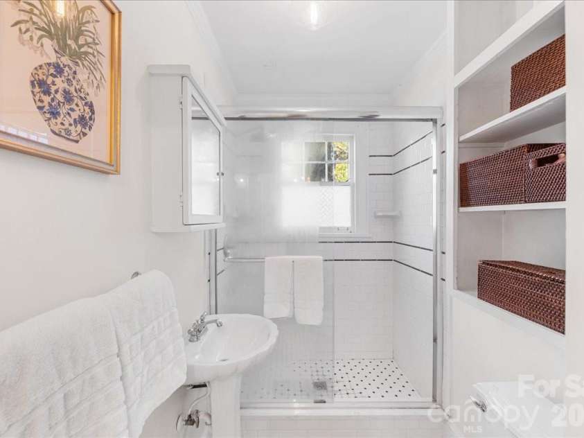 2300 Roswell Avenue, Charlotte, NC 28207.  MLS# CAR4416095, YatesRealty ID 46833. 