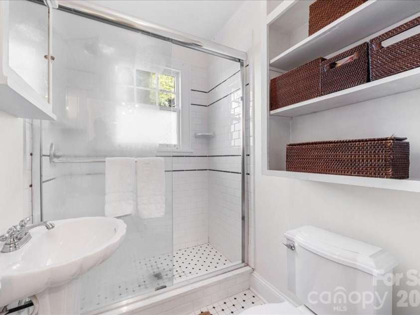 2300 Roswell Avenue, Charlotte, NC 28207.  MLS# CAR4416095, YatesRealty ID 46833. 