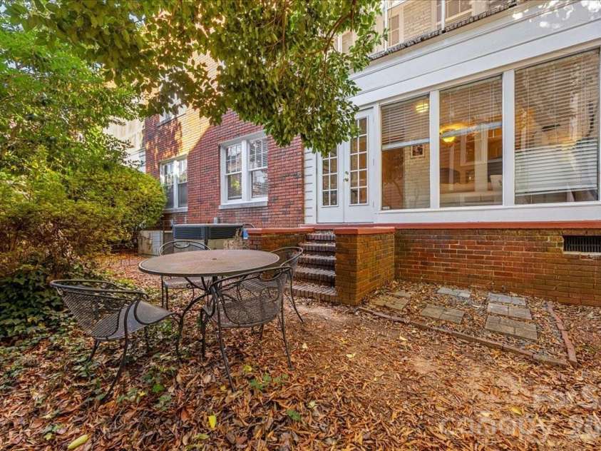 2300 Roswell Avenue, Charlotte, NC 28207.  MLS# CAR4416095, YatesRealty ID 46833. 