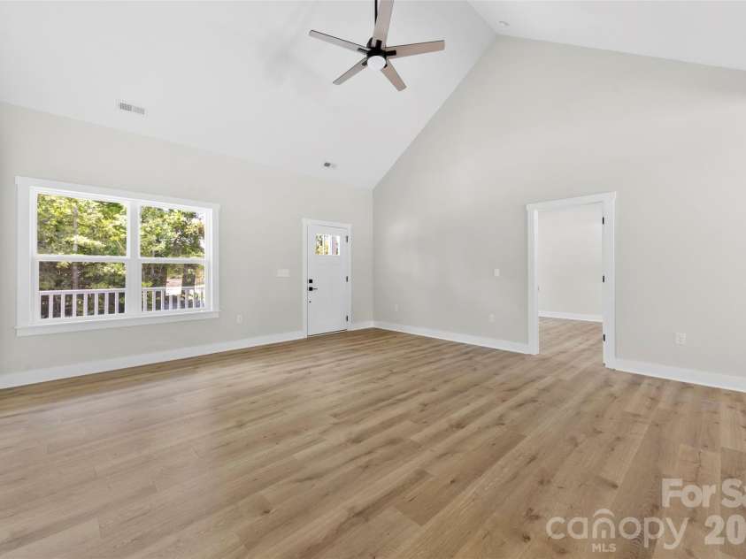 105 Darvee Road, Blacksburg, SC 29702.  MLS# CAR4412595, YatesRealty ID 46839. 