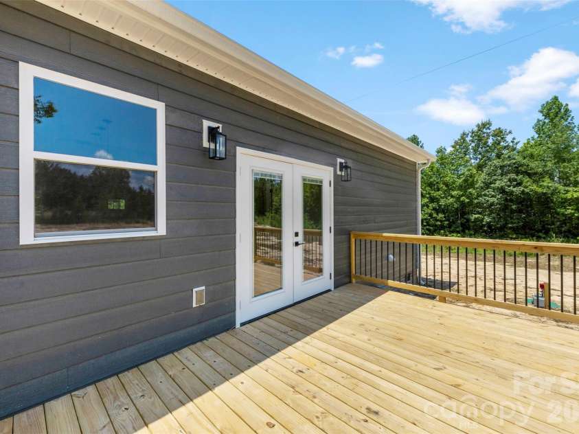 105 Darvee Road, Blacksburg, SC 29702.  MLS# CAR4412595, YatesRealty ID 46839. 