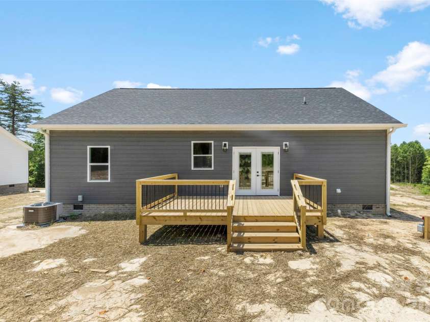 105 Darvee Road, Blacksburg, SC 29702.  MLS# CAR4412595, YatesRealty ID 46839. 