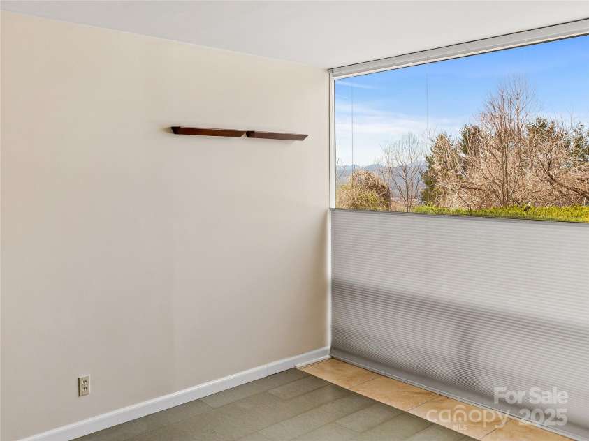 647 Town Mountain Road, Asheville, NC 28804.  MLS# CAR4225547, YatesRealty ID 4684. 