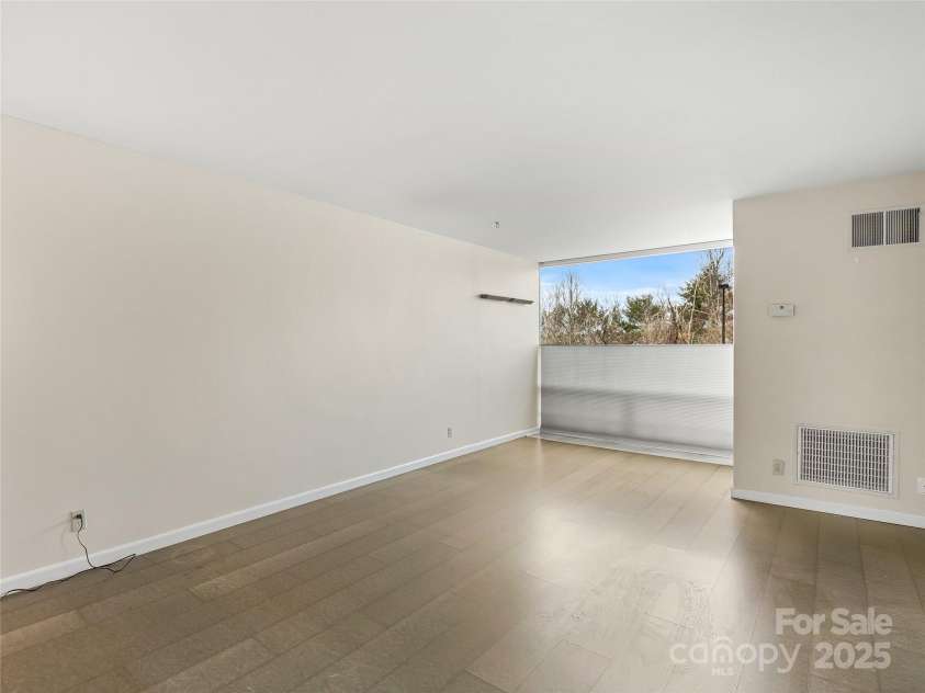 647 Town Mountain Road, Asheville, NC 28804.  MLS# CAR4225547, YatesRealty ID 4684. 