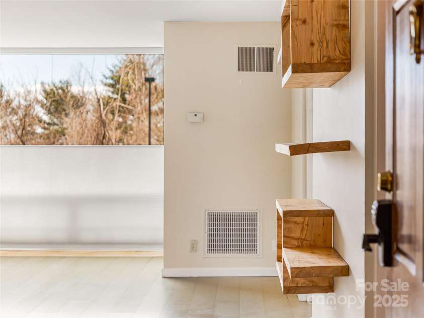 647 Town Mountain Road, Asheville, NC 28804.  MLS# CAR4225547, YatesRealty ID 4684. 