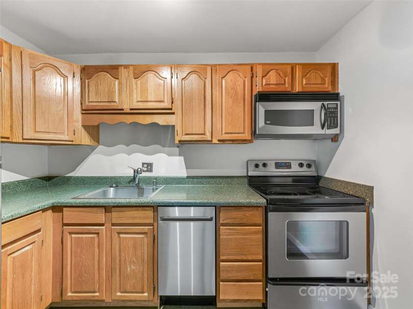 647 Town Mountain Road, Asheville, NC 28804.  MLS# CAR4225547, YatesRealty ID 4684. 