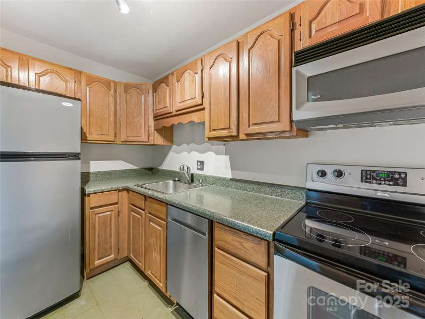 647 Town Mountain Road, Asheville, NC 28804.  MLS# CAR4225547, YatesRealty ID 4684. 