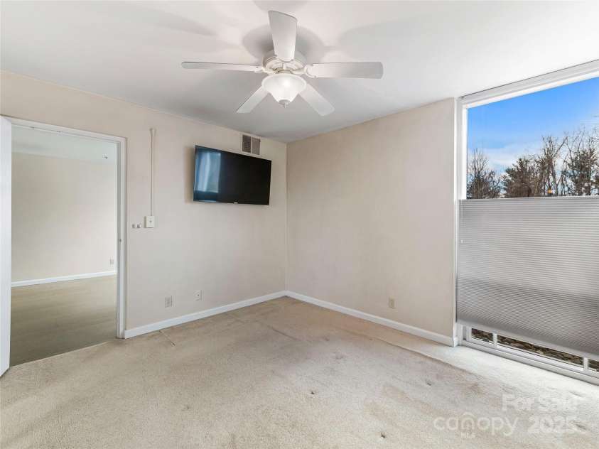 647 Town Mountain Road, Asheville, NC 28804.  MLS# CAR4225547, YatesRealty ID 4684. 