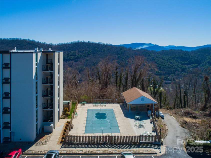 647 Town Mountain Road, Asheville, NC 28804.  MLS# CAR4225547, YatesRealty ID 4684. 