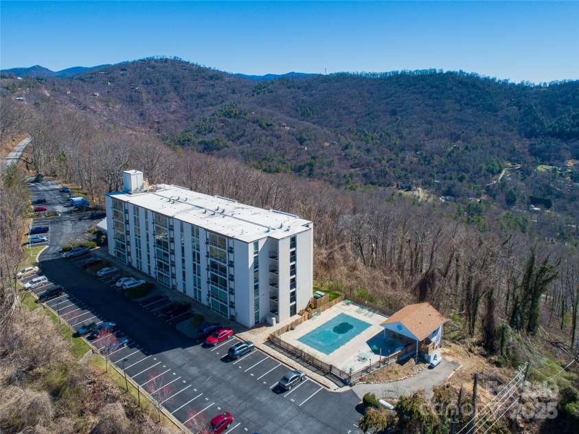 647 Town Mountain Road, Asheville, NC 28804.  MLS# CAR4225547, YatesRealty ID 4684. 