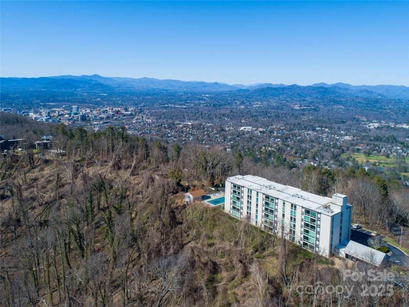 647 Town Mountain Road, Asheville, NC 28804.  MLS# CAR4225547, YatesRealty ID 4684. 