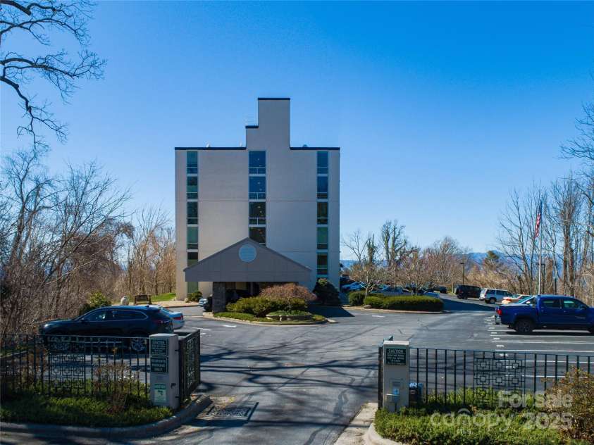 647 Town Mountain Road, Asheville, NC 28804.  MLS# CAR4225547, YatesRealty ID 4684. Gated parking 