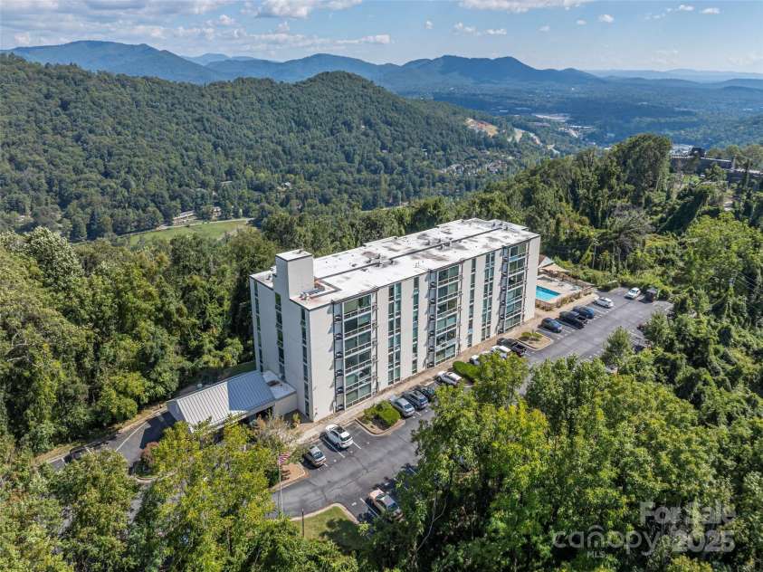647 Town Mountain Road, Asheville, NC 28804.  MLS# CAR4305198, YatesRealty ID 4684. 