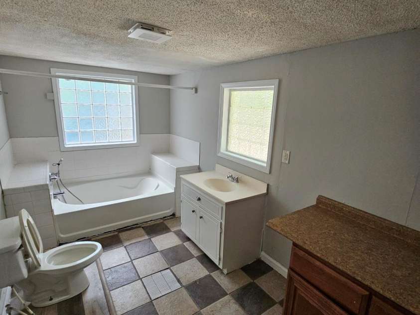 152 Winecoff Avenue, Concord, NC 28025.  MLS# CAR4416785, YatesRealty ID 46841. 