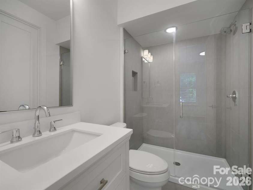 2516 Park Rose Lane, Charlotte, NC 28204.  MLS# CAR4414329, YatesRealty ID 46843. 