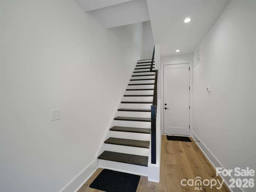 2516 Park Rose Lane, Charlotte, NC 28204.  MLS# CAR4414329, YatesRealty ID 46843. 