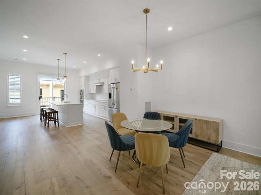 2516 Park Rose Lane, Charlotte, NC 28204.  MLS# CAR4414329, YatesRealty ID 46843. 