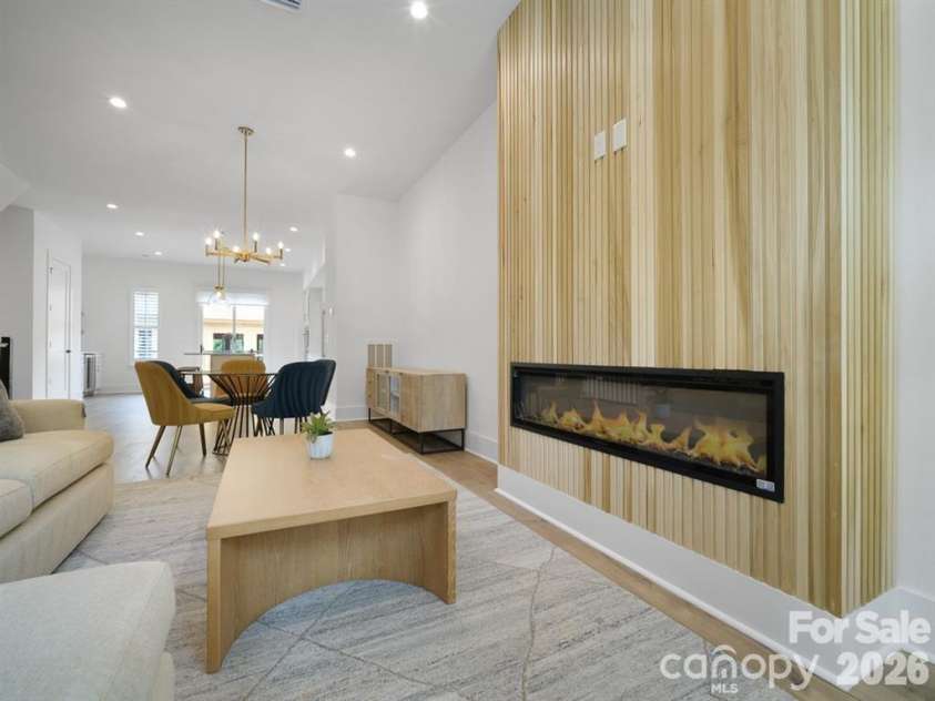 2516 Park Rose Lane, Charlotte, NC 28204.  MLS# CAR4414329, YatesRealty ID 46843. 