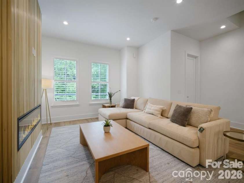 2516 Park Rose Lane, Charlotte, NC 28204.  MLS# CAR4414329, YatesRealty ID 46843. 