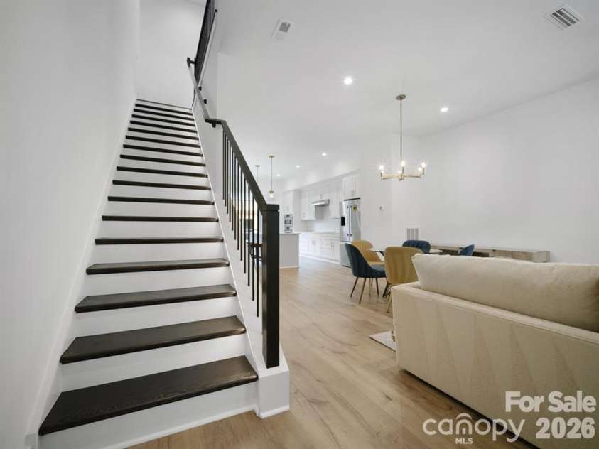 2516 Park Rose Lane, Charlotte, NC 28204.  MLS# CAR4414329, YatesRealty ID 46843. 