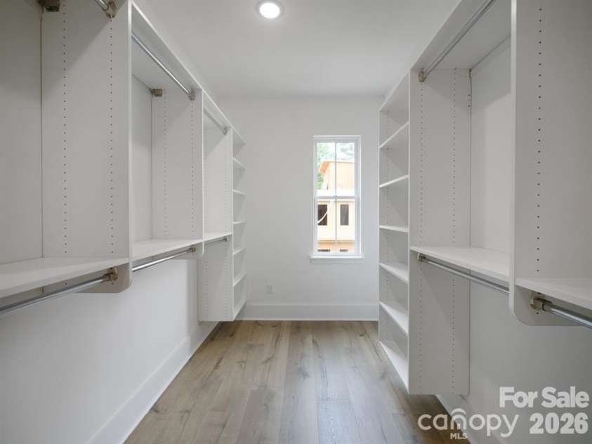 2516 Park Rose Lane, Charlotte, NC 28204.  MLS# CAR4414329, YatesRealty ID 46843. 