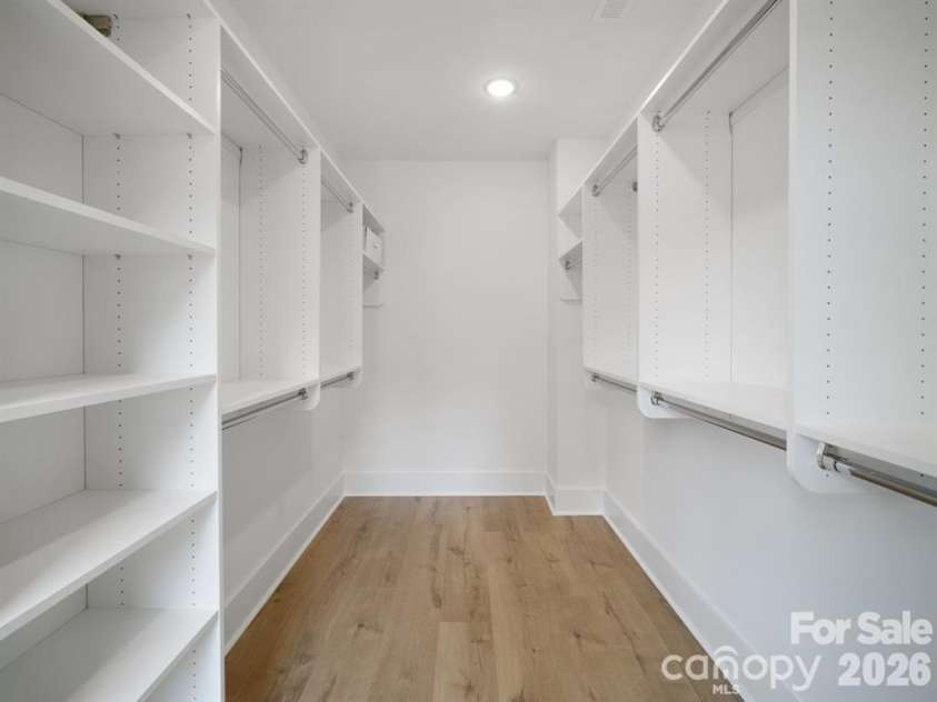 2516 Park Rose Lane, Charlotte, NC 28204.  MLS# CAR4414329, YatesRealty ID 46843. 