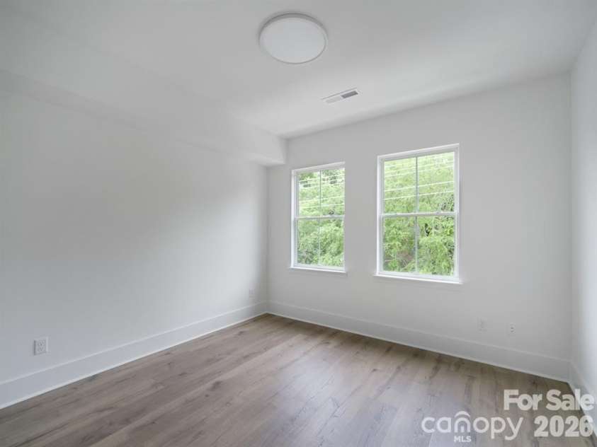 2516 Park Rose Lane, Charlotte, NC 28204.  MLS# CAR4414329, YatesRealty ID 46843. 