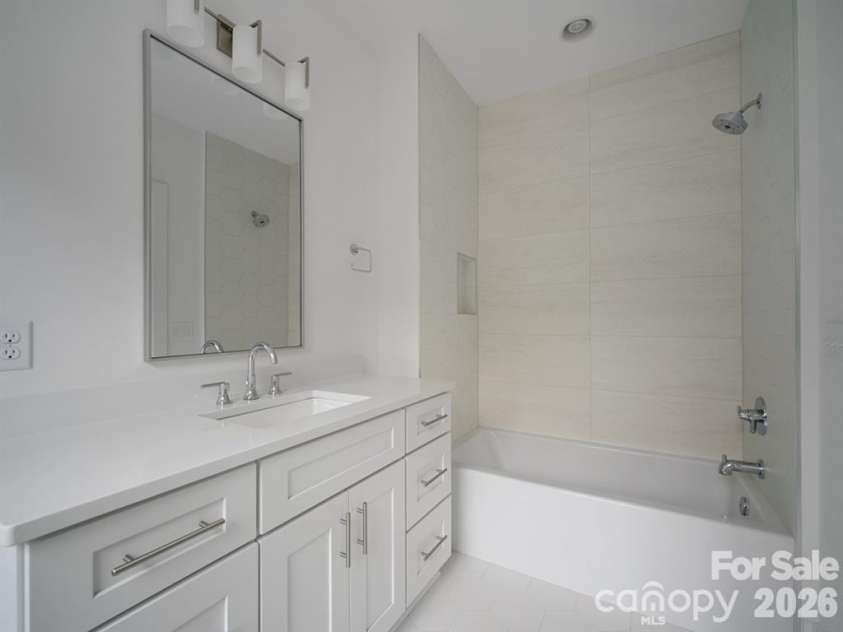 2516 Park Rose Lane, Charlotte, NC 28204.  MLS# CAR4414329, YatesRealty ID 46843. 