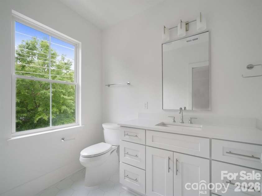 2516 Park Rose Lane, Charlotte, NC 28204.  MLS# CAR4414329, YatesRealty ID 46843. 