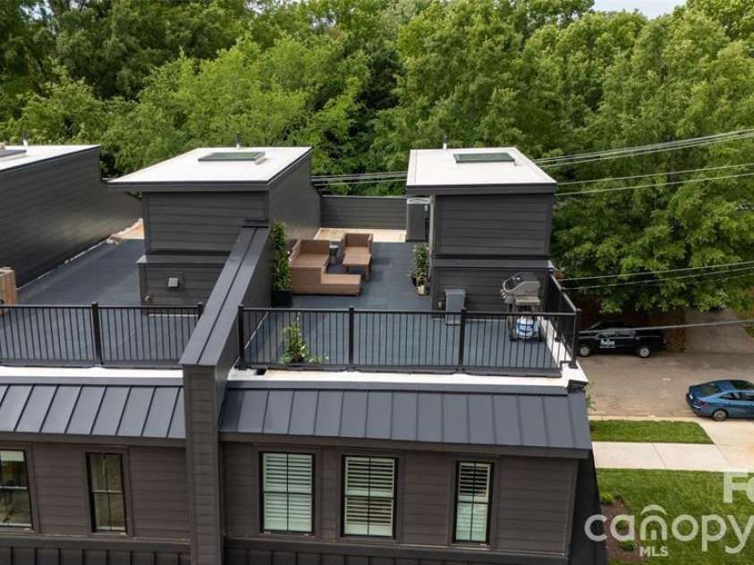 2516 Park Rose Lane, Charlotte, NC 28204.  MLS# CAR4414329, YatesRealty ID 46843. 