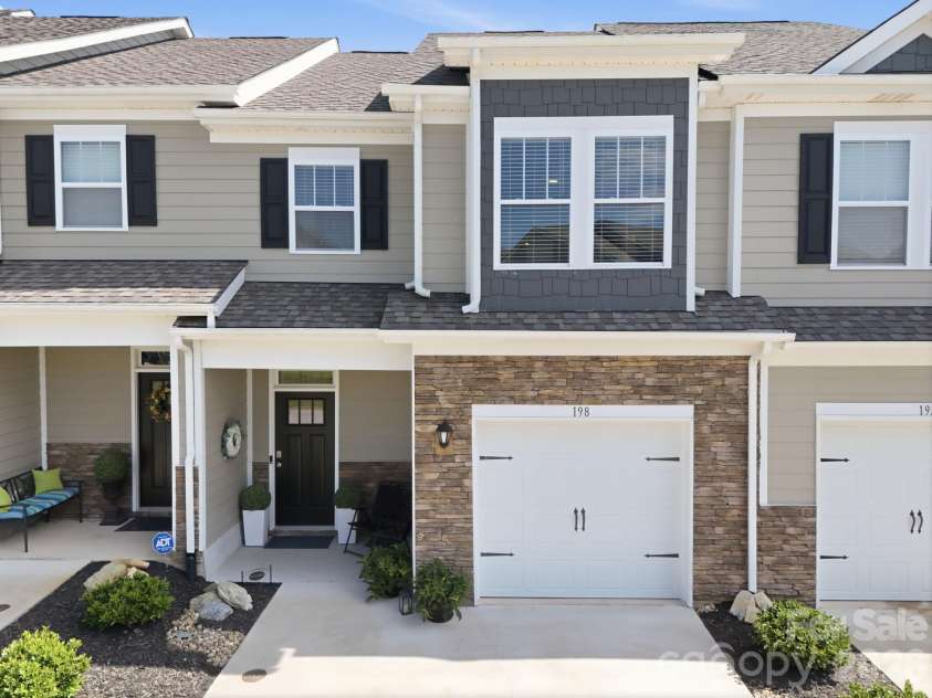 198 Creekview Road, Hendersonville, NC 28792.  MLS# CAR4417251, YatesRealty ID 46844. 