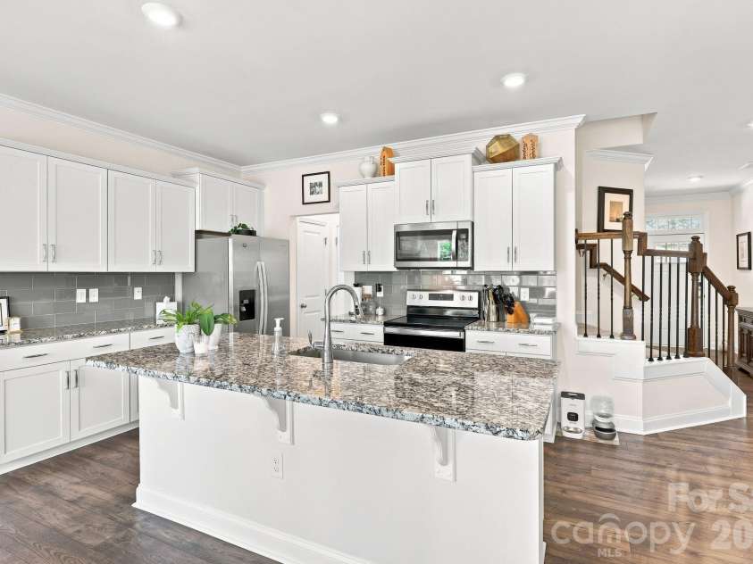 198 Creekview Road, Hendersonville, NC 28792.  MLS# CAR4417251, YatesRealty ID 46844. 