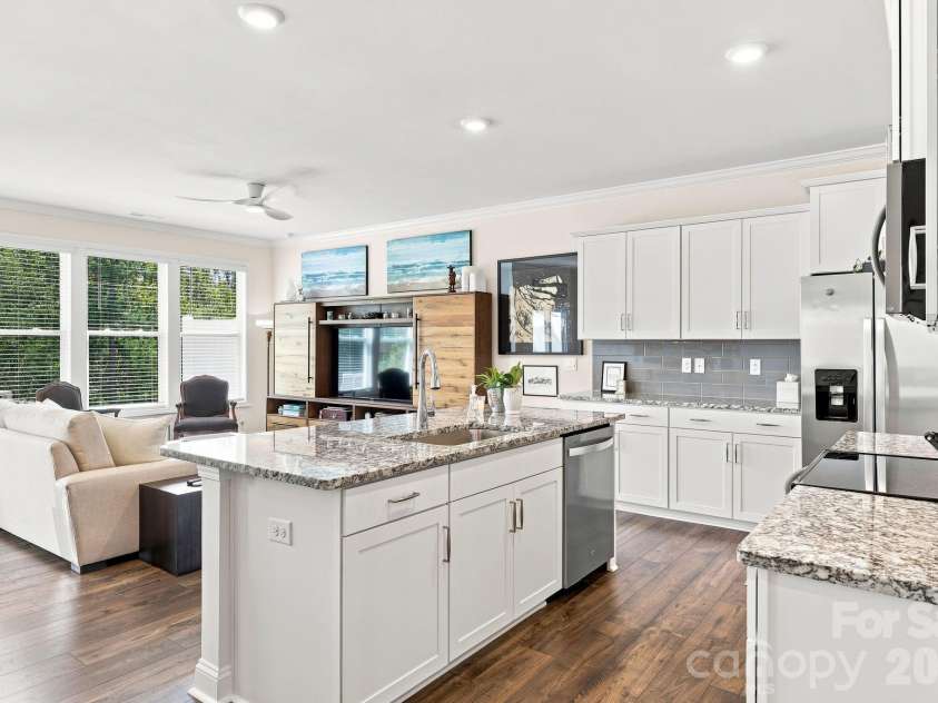 198 Creekview Road, Hendersonville, NC 28792.  MLS# CAR4417251, YatesRealty ID 46844. 