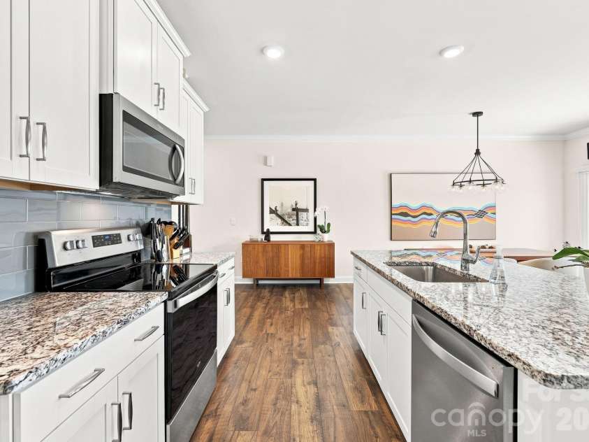 198 Creekview Road, Hendersonville, NC 28792.  MLS# CAR4417251, YatesRealty ID 46844. 