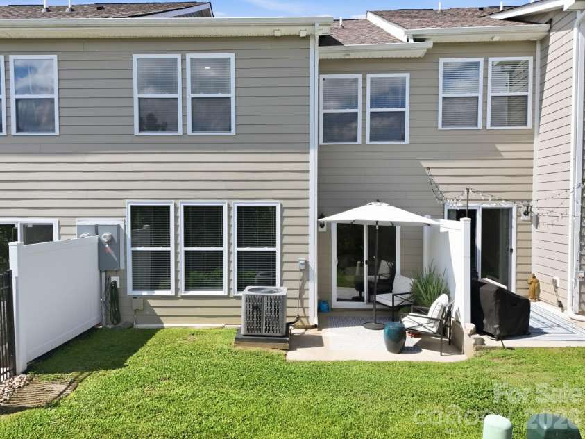 198 Creekview Road, Hendersonville, NC 28792.  MLS# CAR4417251, YatesRealty ID 46844. 