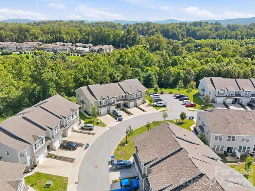 198 Creekview Road, Hendersonville, NC 28792.  MLS# CAR4417251, YatesRealty ID 46844. 