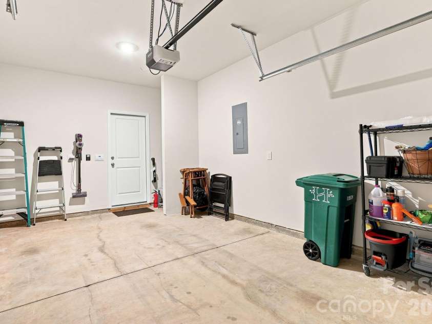 198 Creekview Road, Hendersonville, NC 28792.  MLS# CAR4417251, YatesRealty ID 46844. 