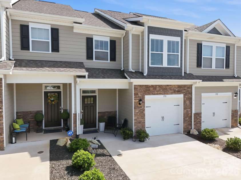 198 Creekview Road, Hendersonville, NC 28792.  MLS# CAR4417251, YatesRealty ID 46844. 