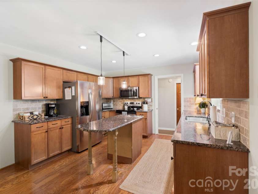 5322 Baker Drive, Charlotte, NC 28210.  MLS# CAR4368861, YatesRealty ID 46846. 