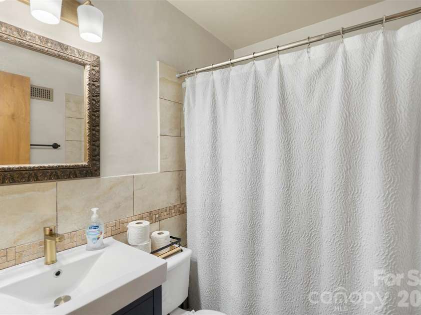 5322 Baker Drive, Charlotte, NC 28210.  MLS# CAR4368861, YatesRealty ID 46846. 