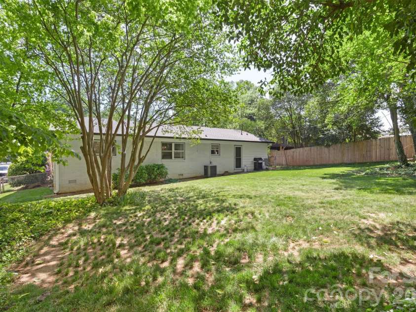 5322 Baker Drive, Charlotte, NC 28210.  MLS# CAR4368861, YatesRealty ID 46846. 