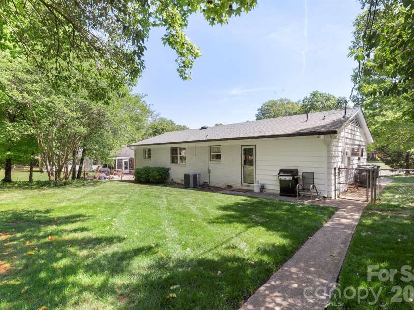 5322 Baker Drive, Charlotte, NC 28210.  MLS# CAR4368861, YatesRealty ID 46846. 