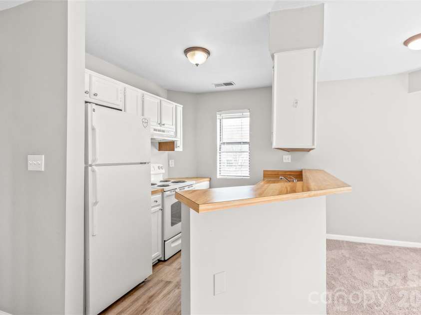8155 Cedar Glen Drive, Charlotte, NC 28212.  MLS# CAR4418412, YatesRealty ID 46847. 
