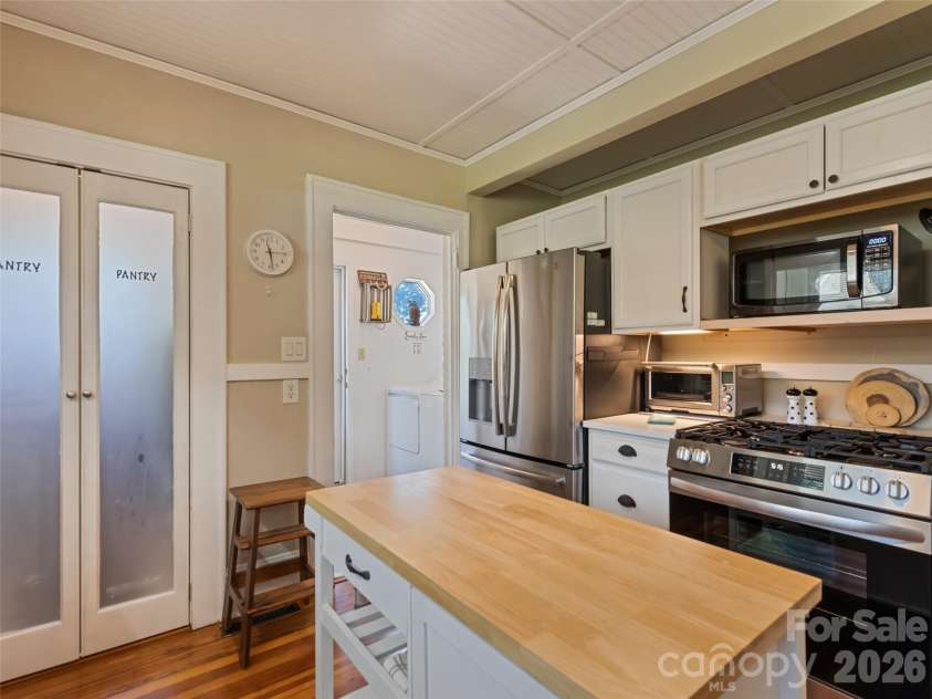 50 Epsom Street, Waynesville, NC 28786.  MLS# CAR4417401, YatesRealty ID 46848. 